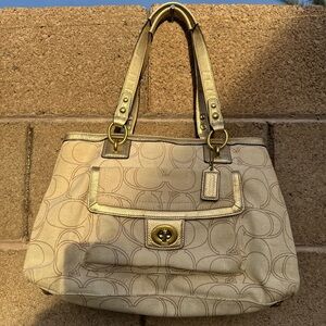 Coach Penelope Carryall